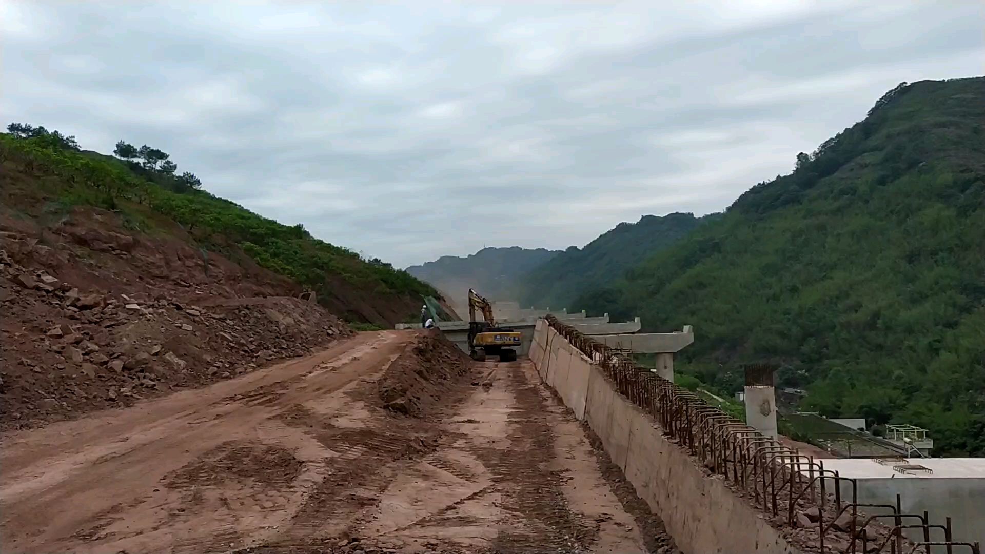 【鐵甲視頻】半幅高架半幅路基