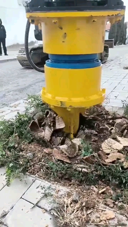 树根钻刨机