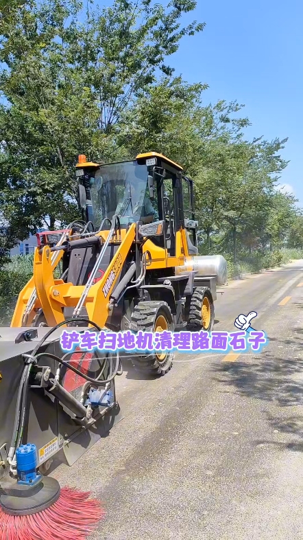 装载机安装的扫路机