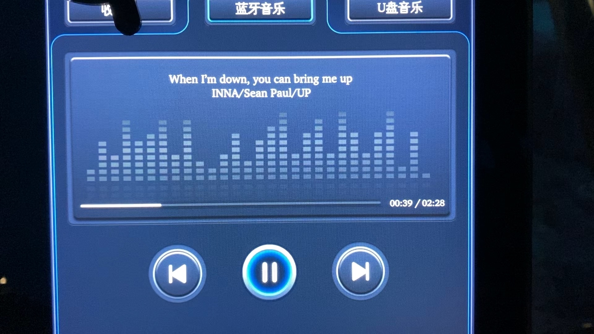 華燈初上 優(yōu)美的旋律也勾不起熱烈的情感
