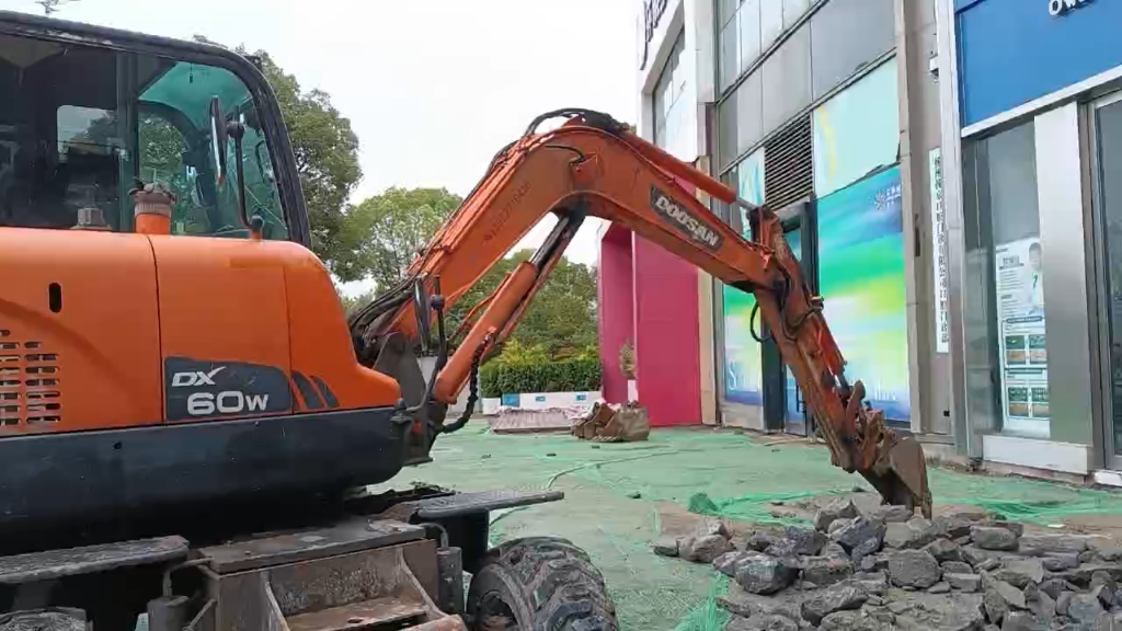 斗山60轮挖