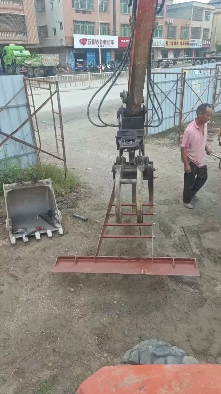 龍輝輪挖出租 碎泥石地面破碎 專業(yè)拆除 垃圾場清理 廣深莞惠50公里上門-帖子圖片