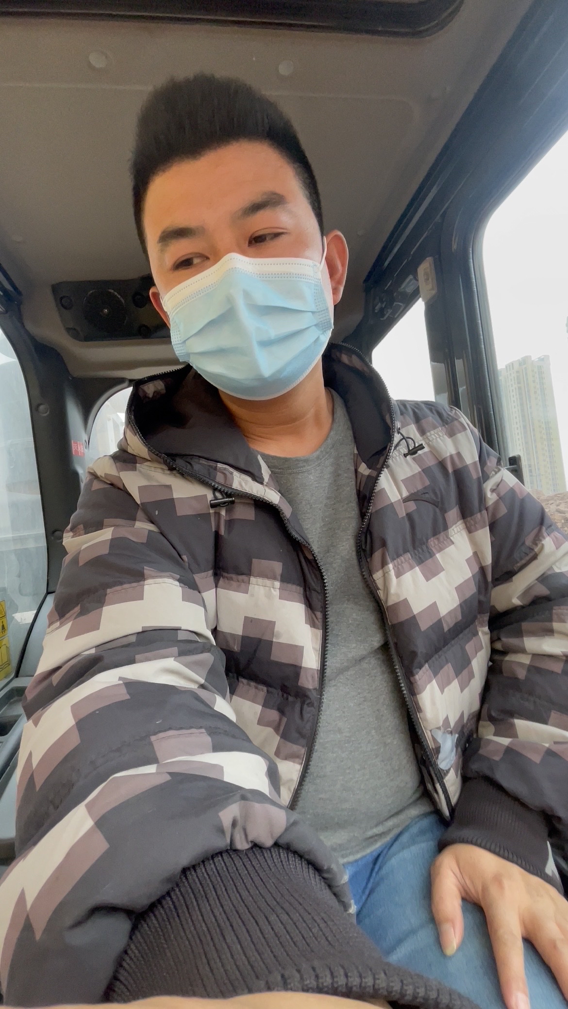 还是顶住了，天选打工人