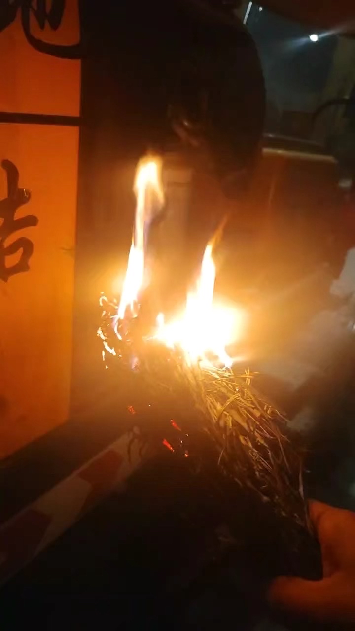昨夜降温，火烧油箱
