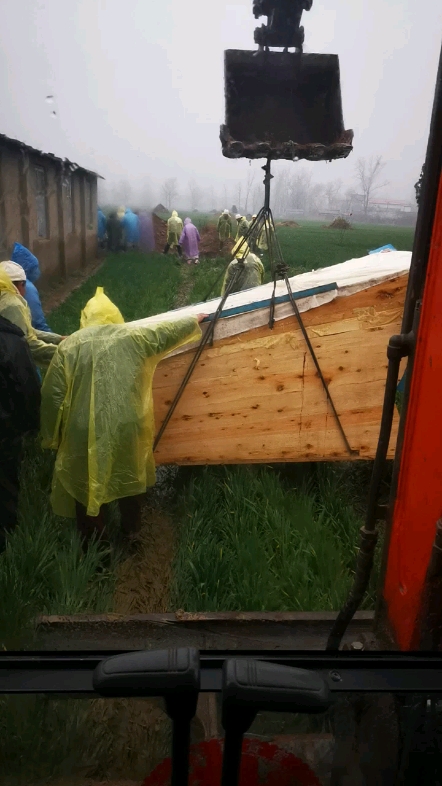 下雨天也不讓歇歇了