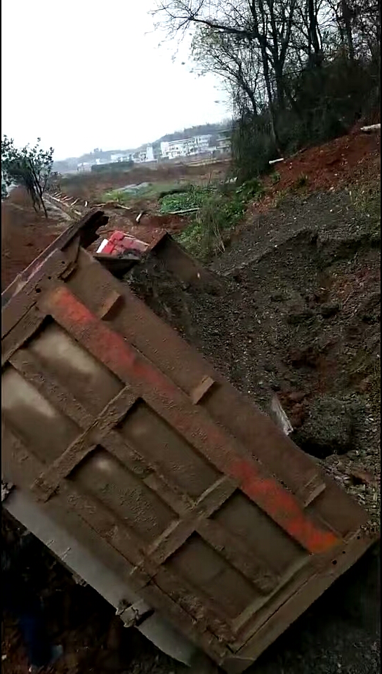 雨天路滑謹慎駕駛