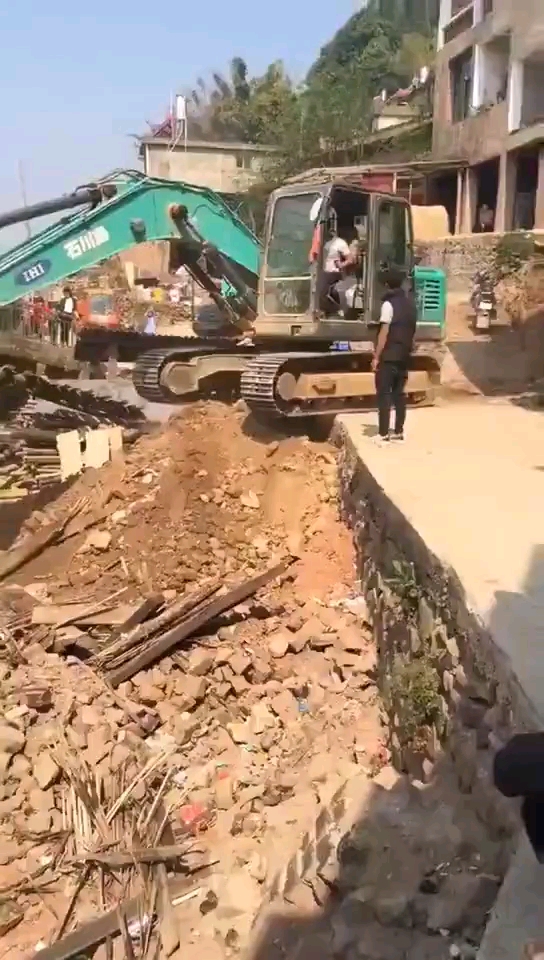 這是我見過技術最高的司機了，沒有之一，這樣都沒翻，