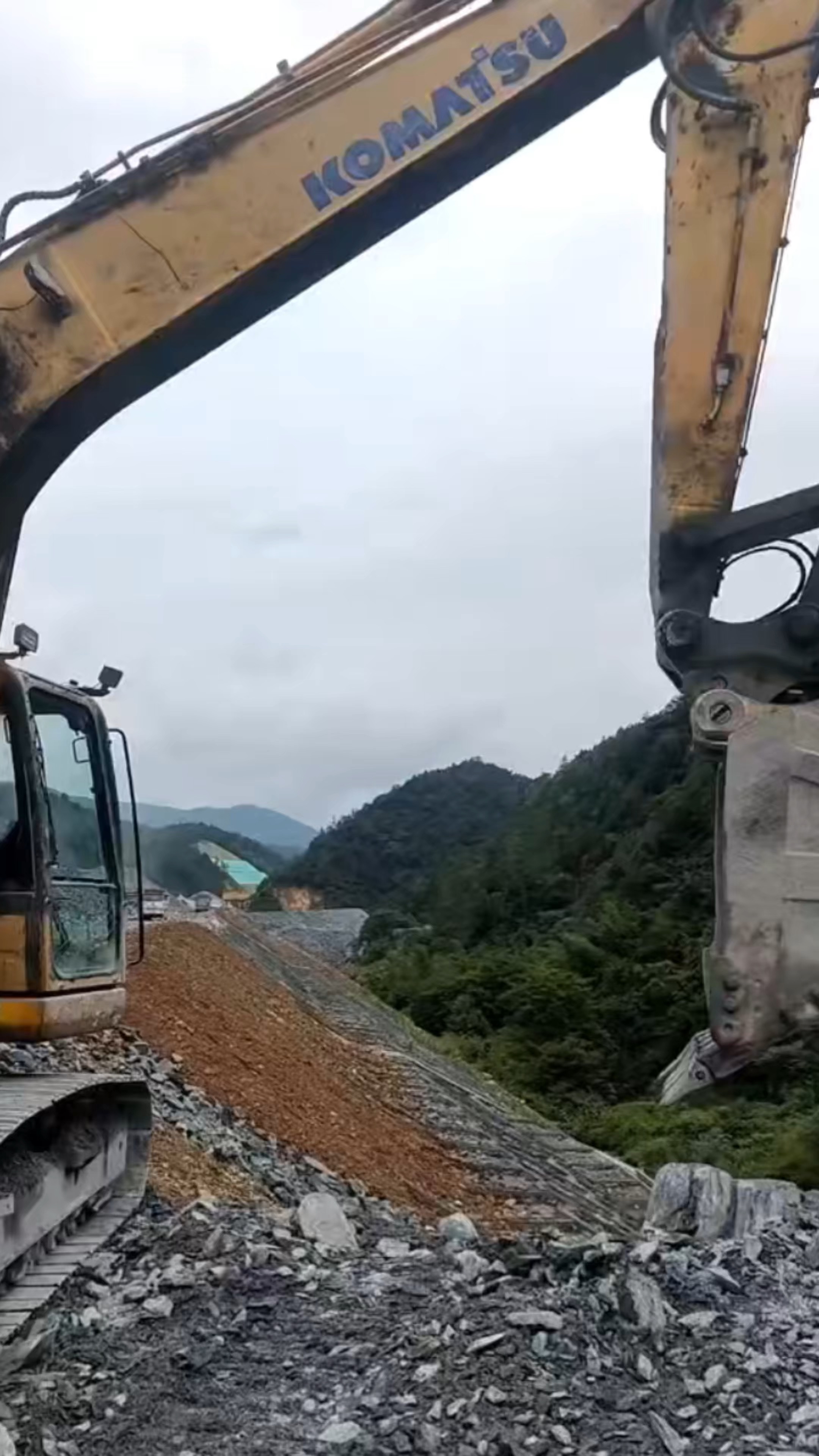 小松220-8无损安装内田泵