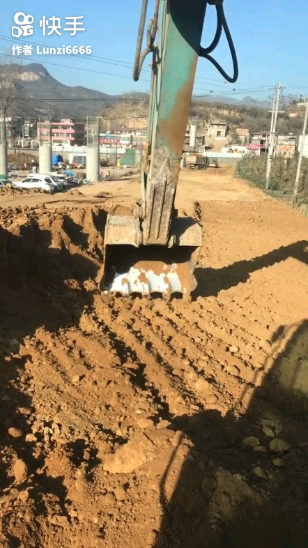 開挖機 怎么避免落地砸坑？