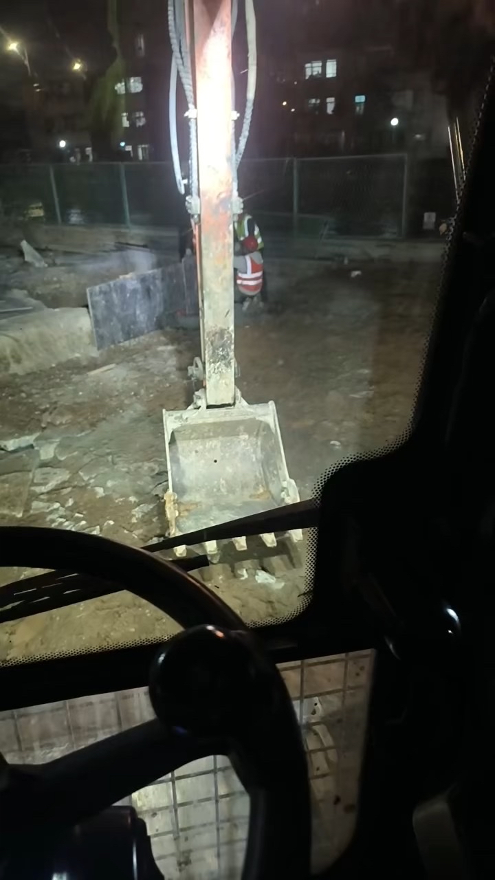 龍輝輪挖｜碎石路面破碎整平 廣深莞惠50公里上門-帖子圖片