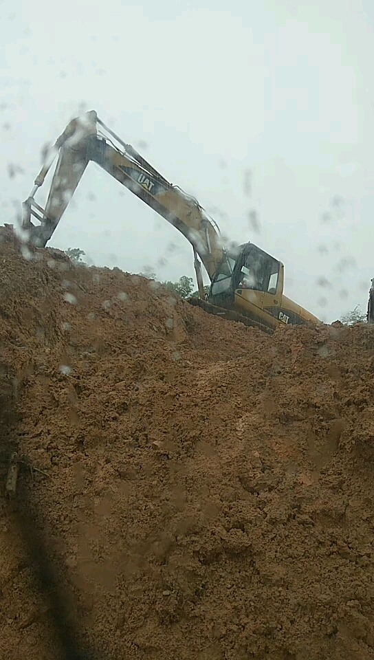 下雨路滑