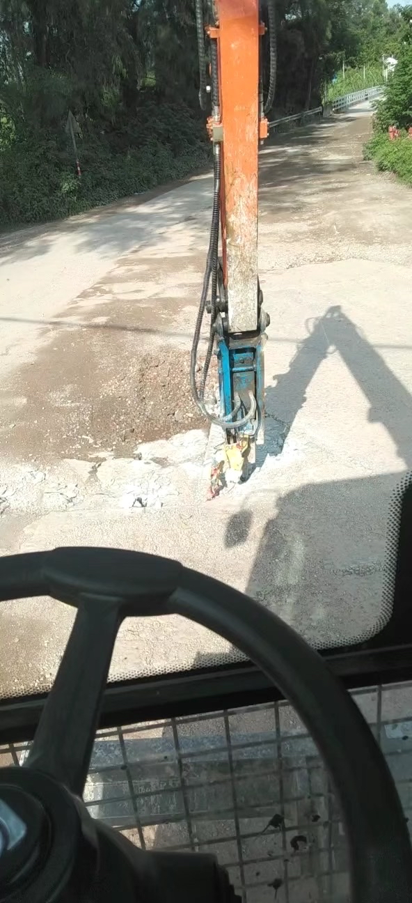 龍輝輪挖 碎泥石地面 拆除墻面 垃圾場清理 廣深莞惠50公里上門-帖子圖片