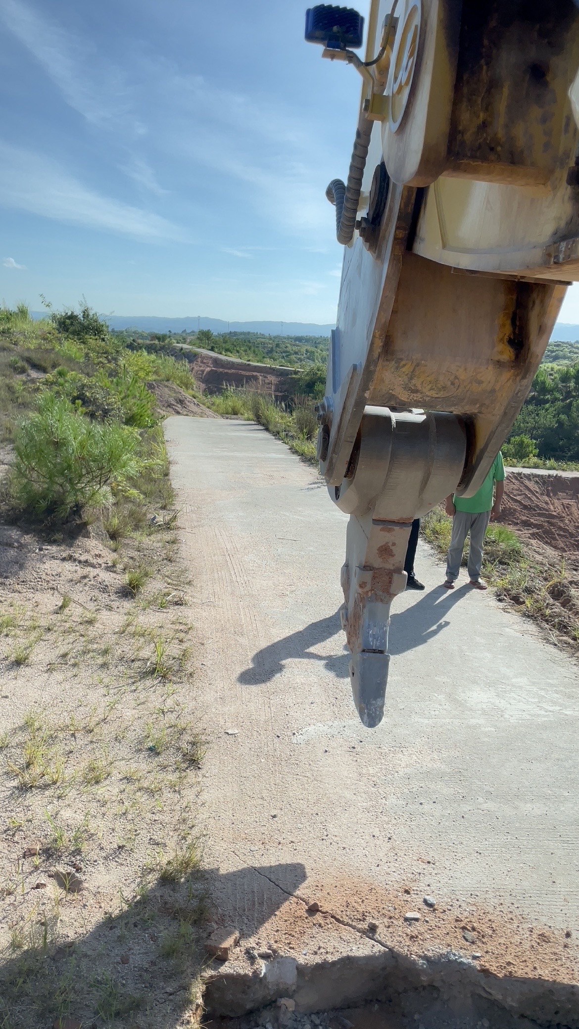 一人干活，几个老板看着