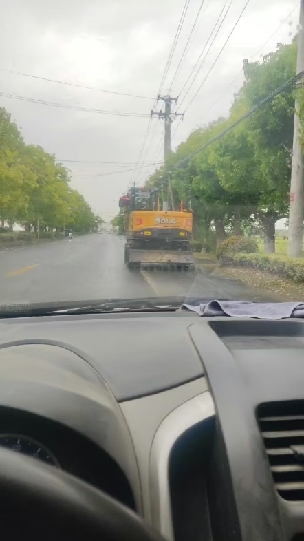 无锡市惠山区洛社镇临工80轮式挖机出租