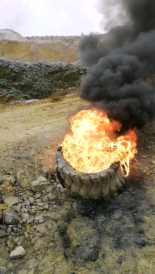 冷的受不了，烧个轮胎暖暖先 ，哈哈！