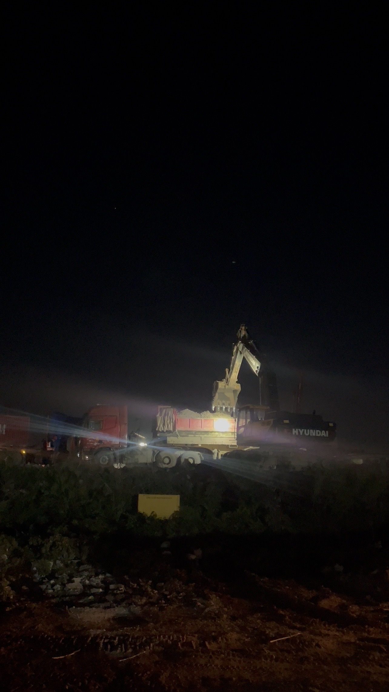 半挂都上工地拉土方了