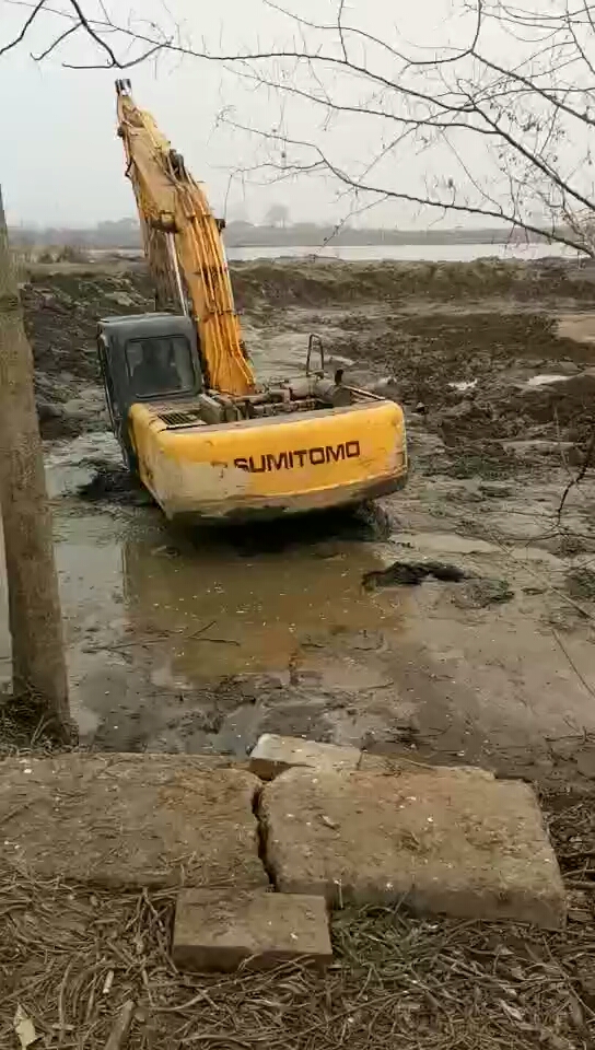 泥巴好深