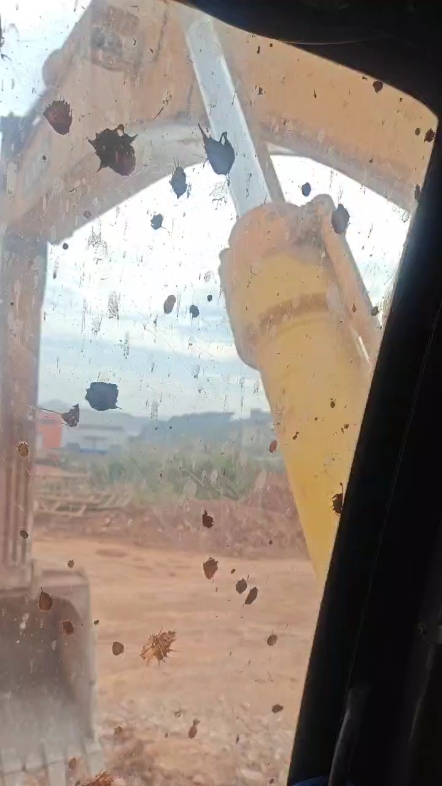 大臂油缸异响怎么回事？