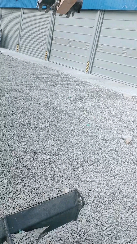 他们朝你扔泥巴  你就挖坑埋了他