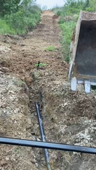 水管回填土。