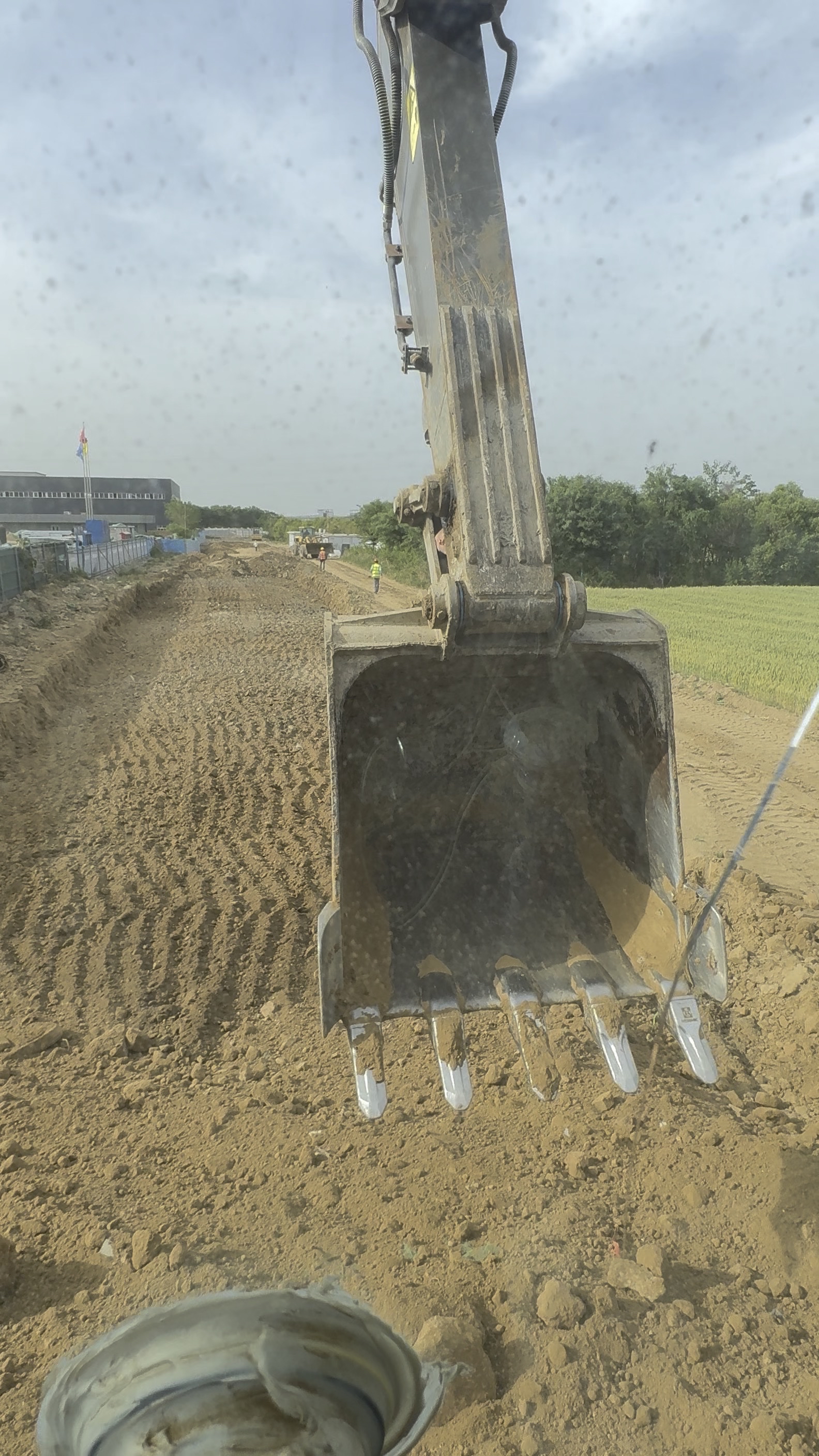 挖机没活了谁能给挖机介绍点活路包月台班均可