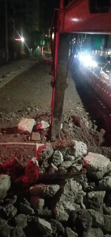 龍輝輪挖 碎泥石地面 專業(yè)拆除 垃圾場清理 廣深莞惠50公里上門-帖子圖片