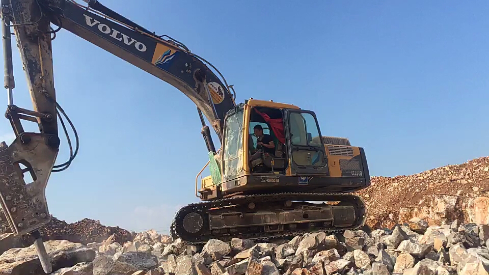 【沃尔沃提车作业】沃尔沃EC260B挖机 高效可靠的伙伴！