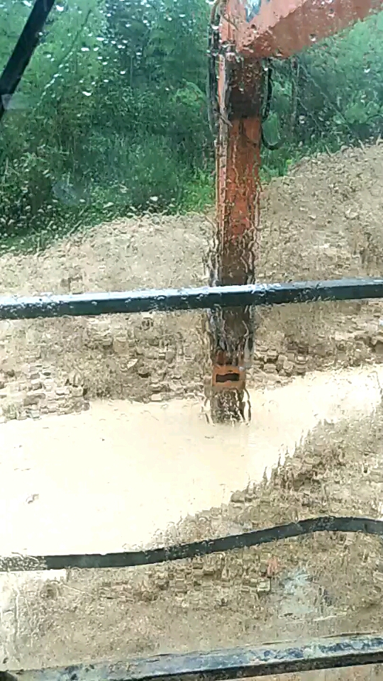 下雨天還干活