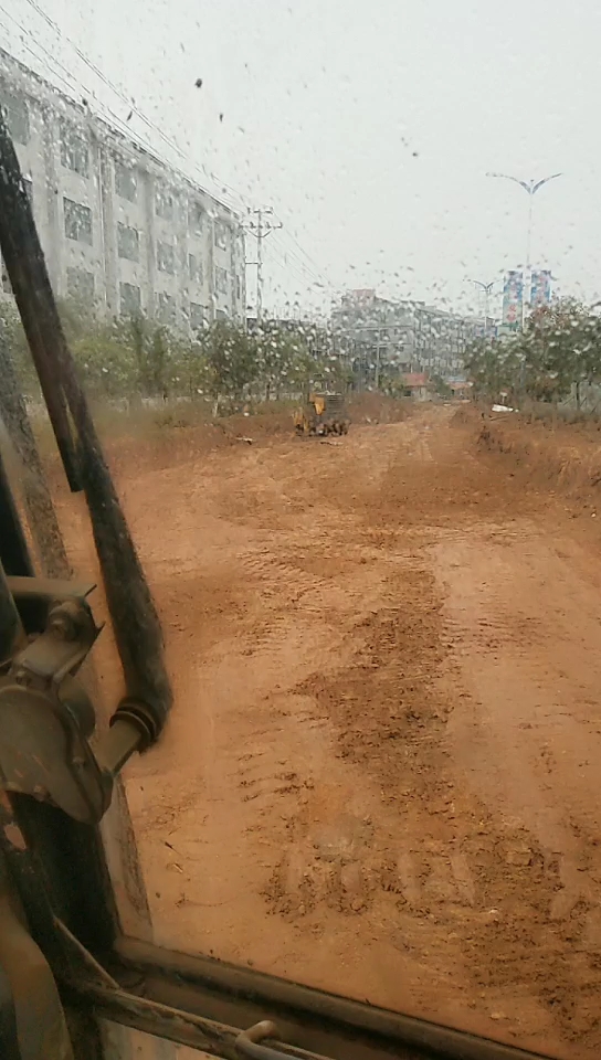 大雨大干，小雨小干。