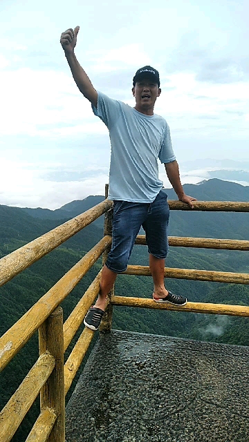 六个人两台车！下雨没活干就出门旅行去