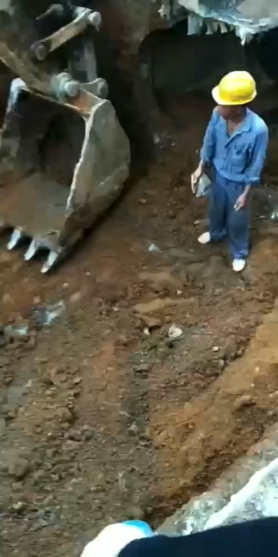 挖机师傅太不容易了