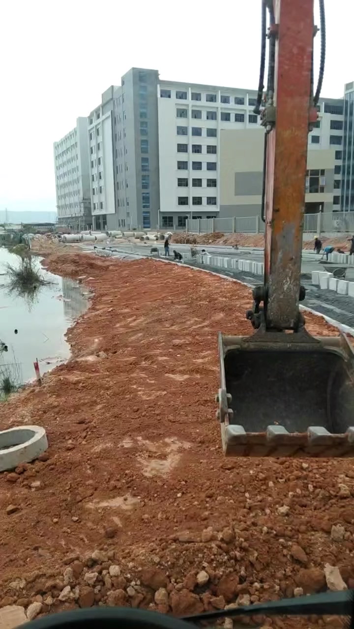 龍輝輪挖 碎石路面施工 廣州深圳東莞惠州周邊50公里挖機(jī)出租-帖子圖片