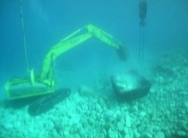 【票友说车3】之游泳挖机：极东建设水下挖掘机TKM200