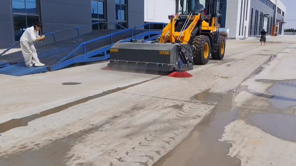 装载机清扫器封闭式道路扫地机自带垃圾收集箱