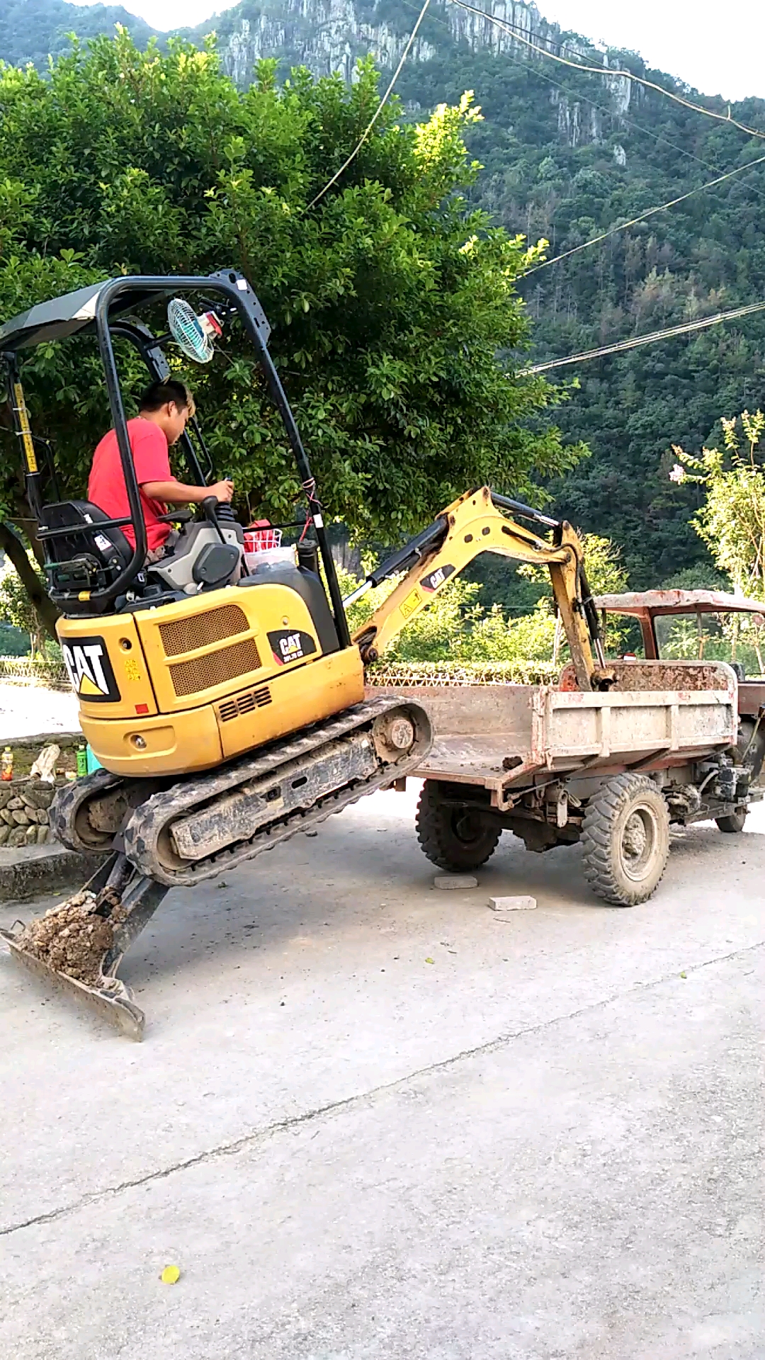 【操作技巧】微挖轉(zhuǎn)場上車技巧