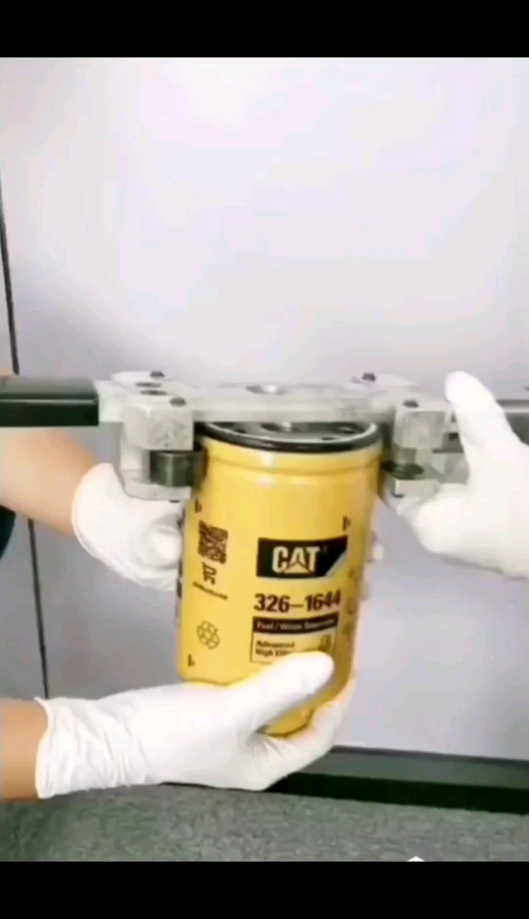卡特原厂正品油水分离器滤芯切割（上）