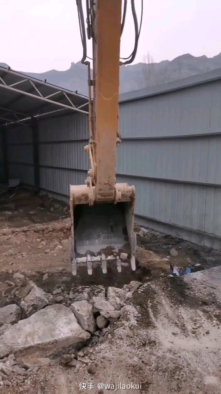 没有破碎锤怎么整水泥面？