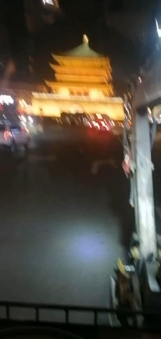 假臨工逛鐘樓