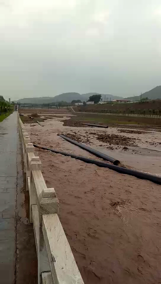 這雨連著下了十來天了