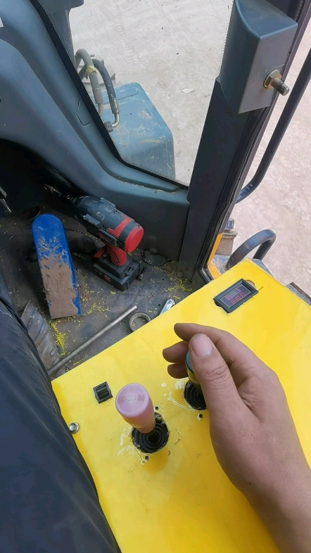 小铲车改装电控操作