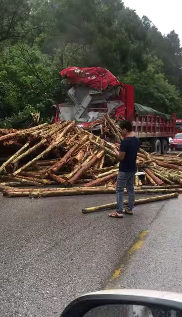 雨天開(kāi)車慢點(diǎn)