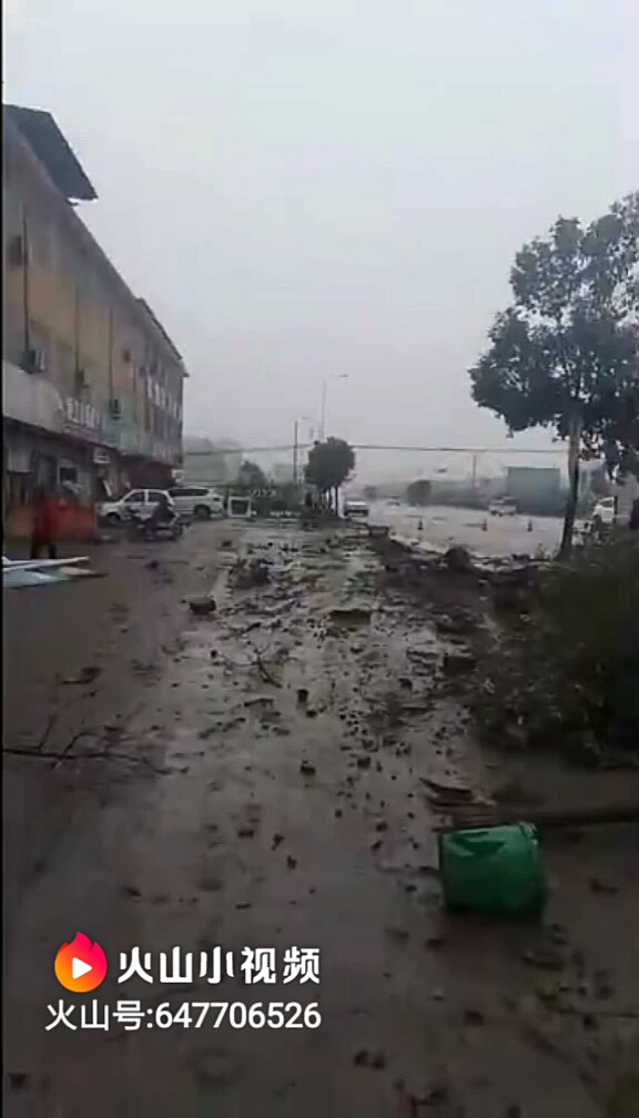 雨天路滑