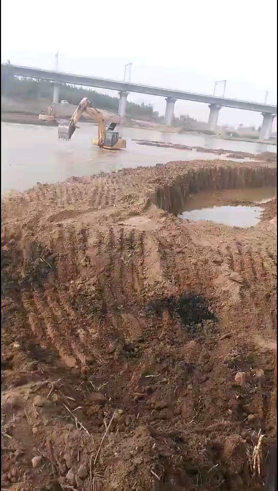 河道清理陷車事故