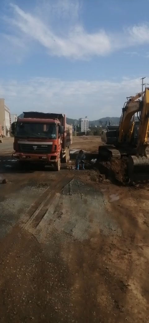 不怕奔驰宝马，就怕大妈坐着不走