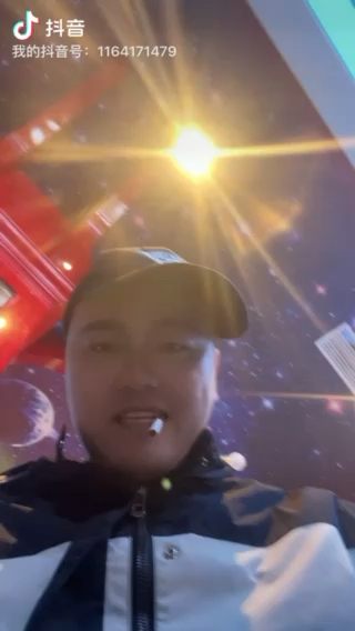開了挖機以后，仙氣飄飄
