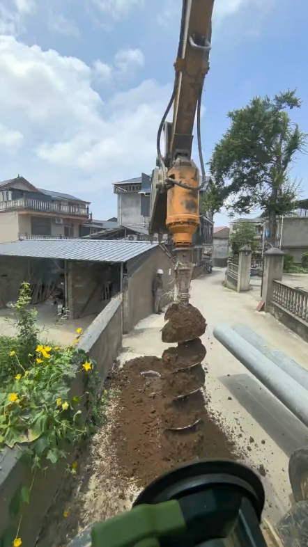 看看挖掘机打洞