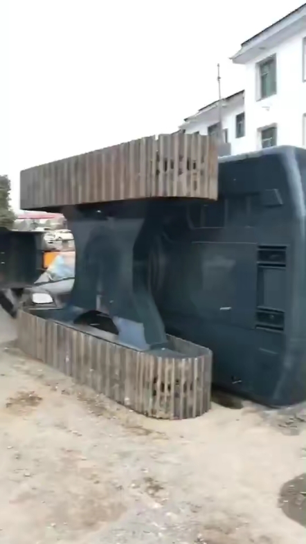 挖机驾驶员比挖机都新