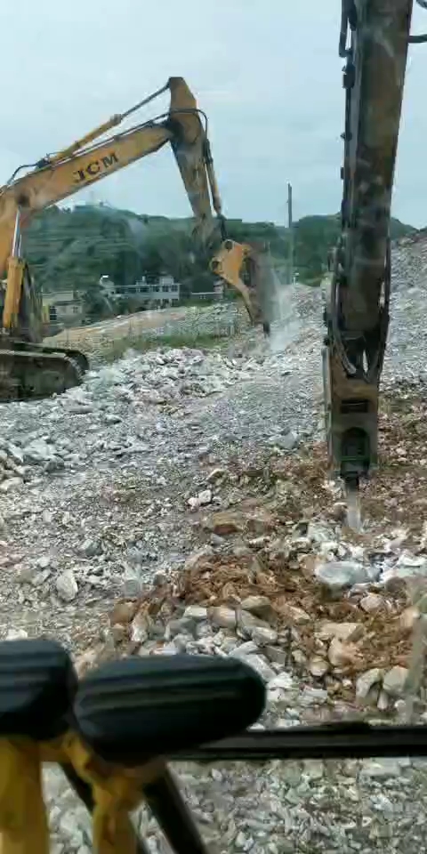 有需要挖机驾驶员勒联系我
