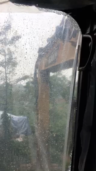 【我的铁甲日记第149天】外面大雨，车里小雨-帖子图片