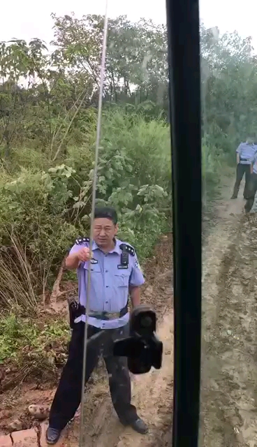 穿這身皮就這德性